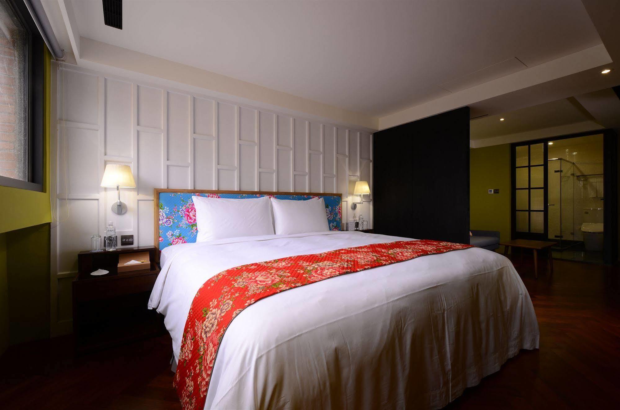 Reddot Hotel Taichung Exterior photo